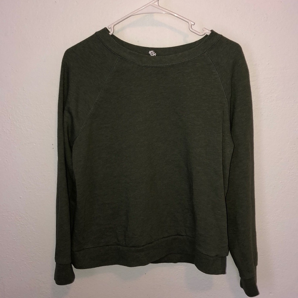 Green crewneck